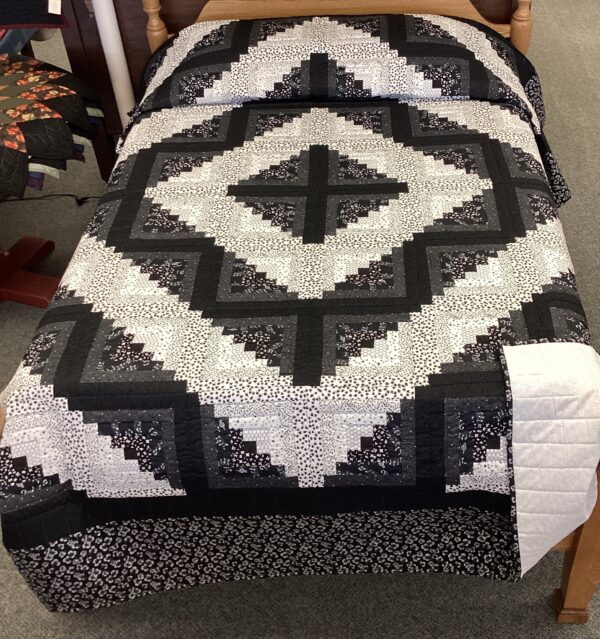 Black and White Log Cabin Item# 84000372