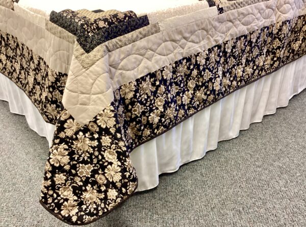 Log-cabin-king-size-border Item# C73001447