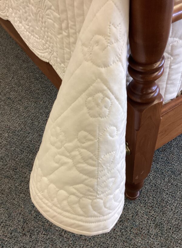 Amish Hand Quilted Pineapple Whole-Cloth Quilt - Image 4