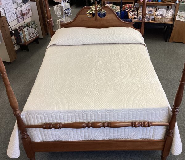 Amish Hand Quilted Pineapple Whole-Cloth Quilt