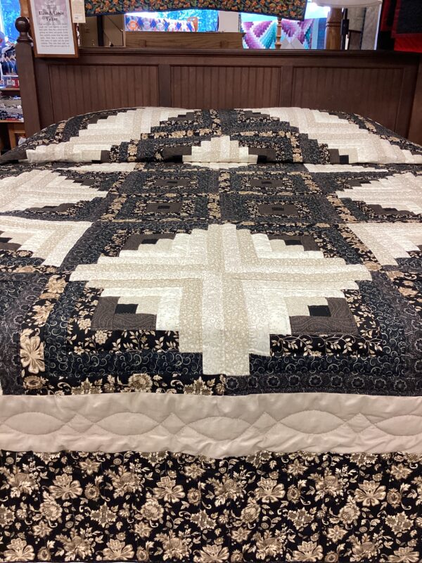 Log Cabin Star in Black and Gold Hand Quilted King Size - Image 2