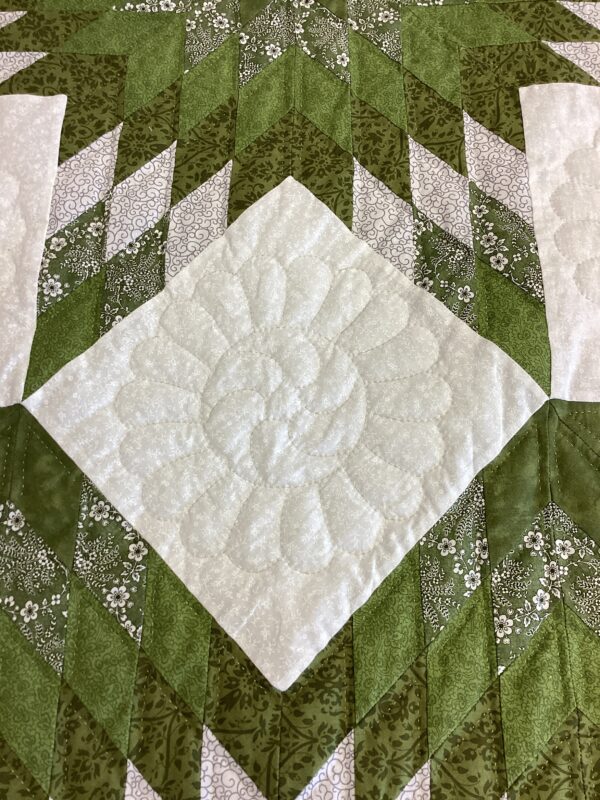 Broken Star Pattern Quilt in Green - Image 6