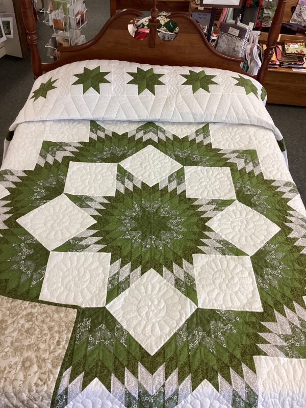 Broken Star Pattern Quilt in Green - Image 7
