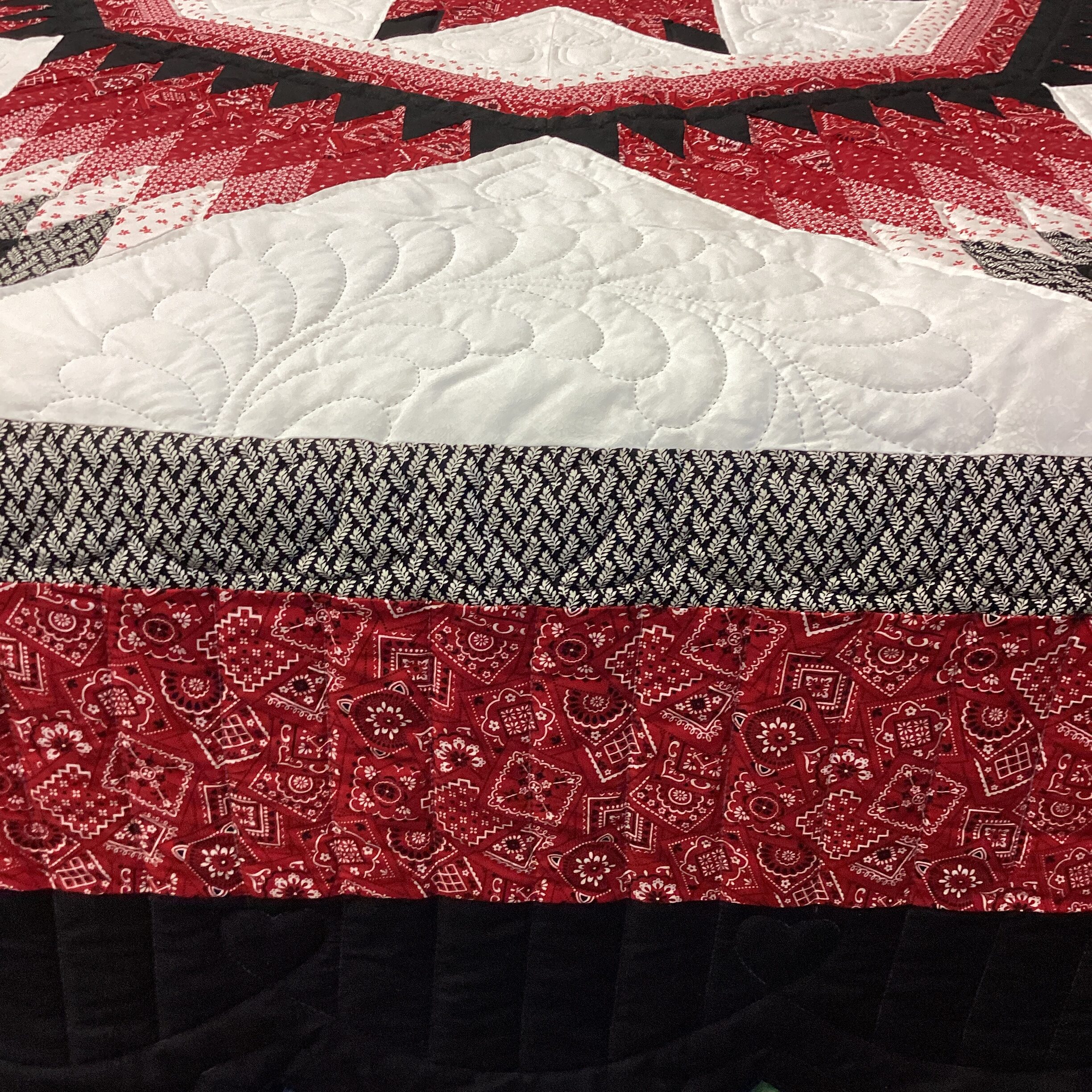 Maryland Star Queen Size Hand-Stitched Quilt - Image 3