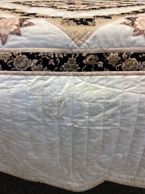 Spring Floral Bouquet Needle-turned Applique Queen Size Quilt - Image 2