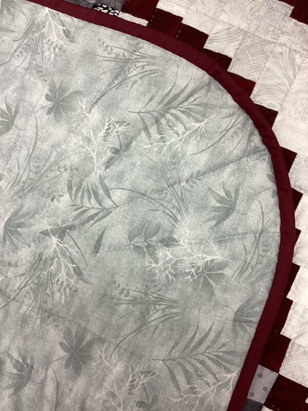Snake River Log Cabin Quilt in King Size - Image 4