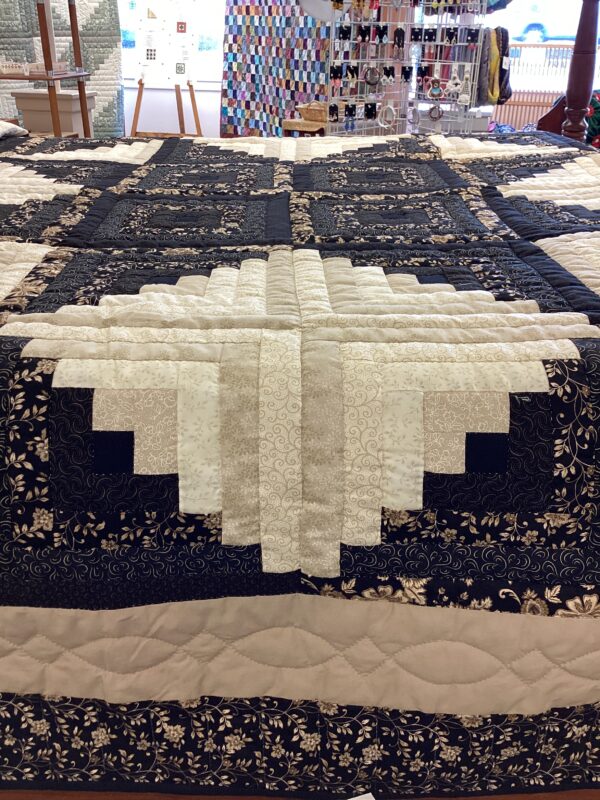 Queen Size Log Cabin Star in Black and Gold - Image 2
