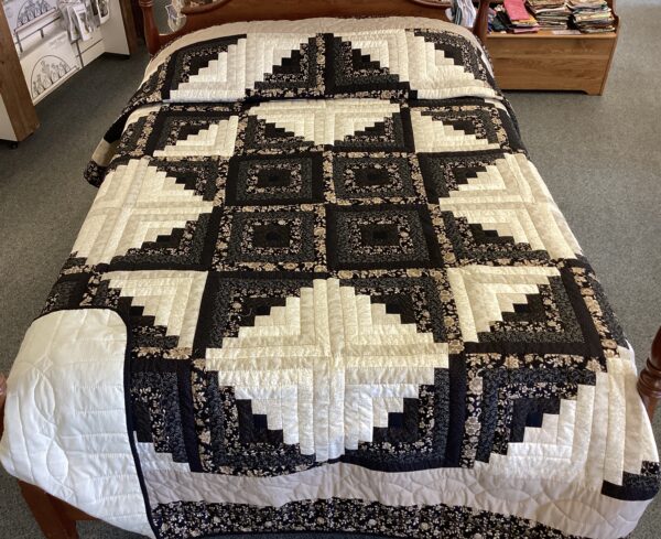 Queen Size Log Cabin Star in Black and Gold