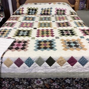 Granny Patch Patterned Quilt in Queen Size