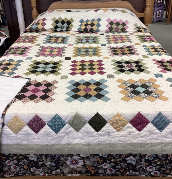 Granny Patch Patterned Quilt in Queen Size