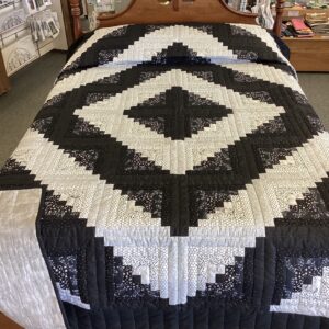 Queen Size Black and White Log Cabin Quilt