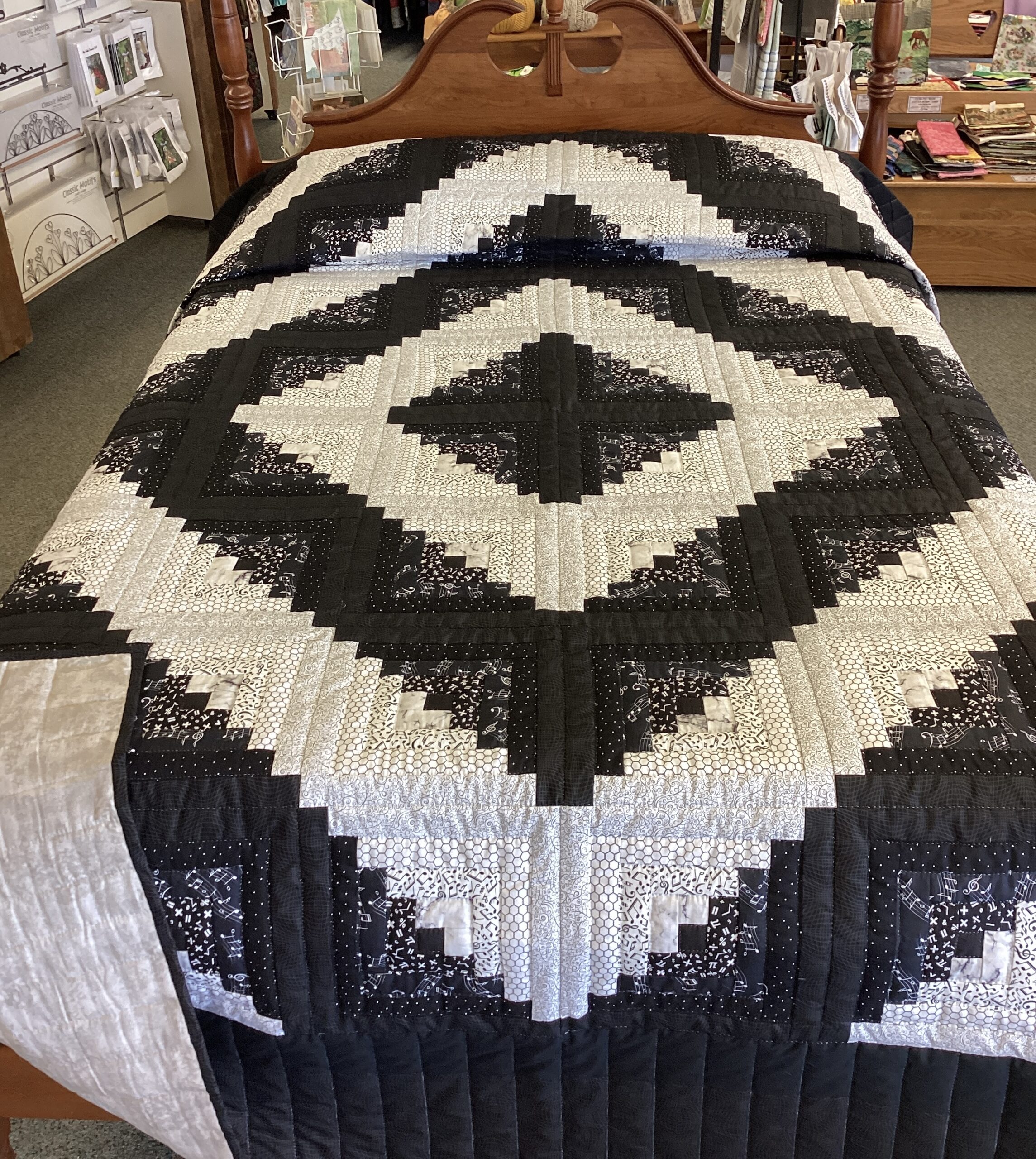 Queen Size Black and White Log Cabin Quilt