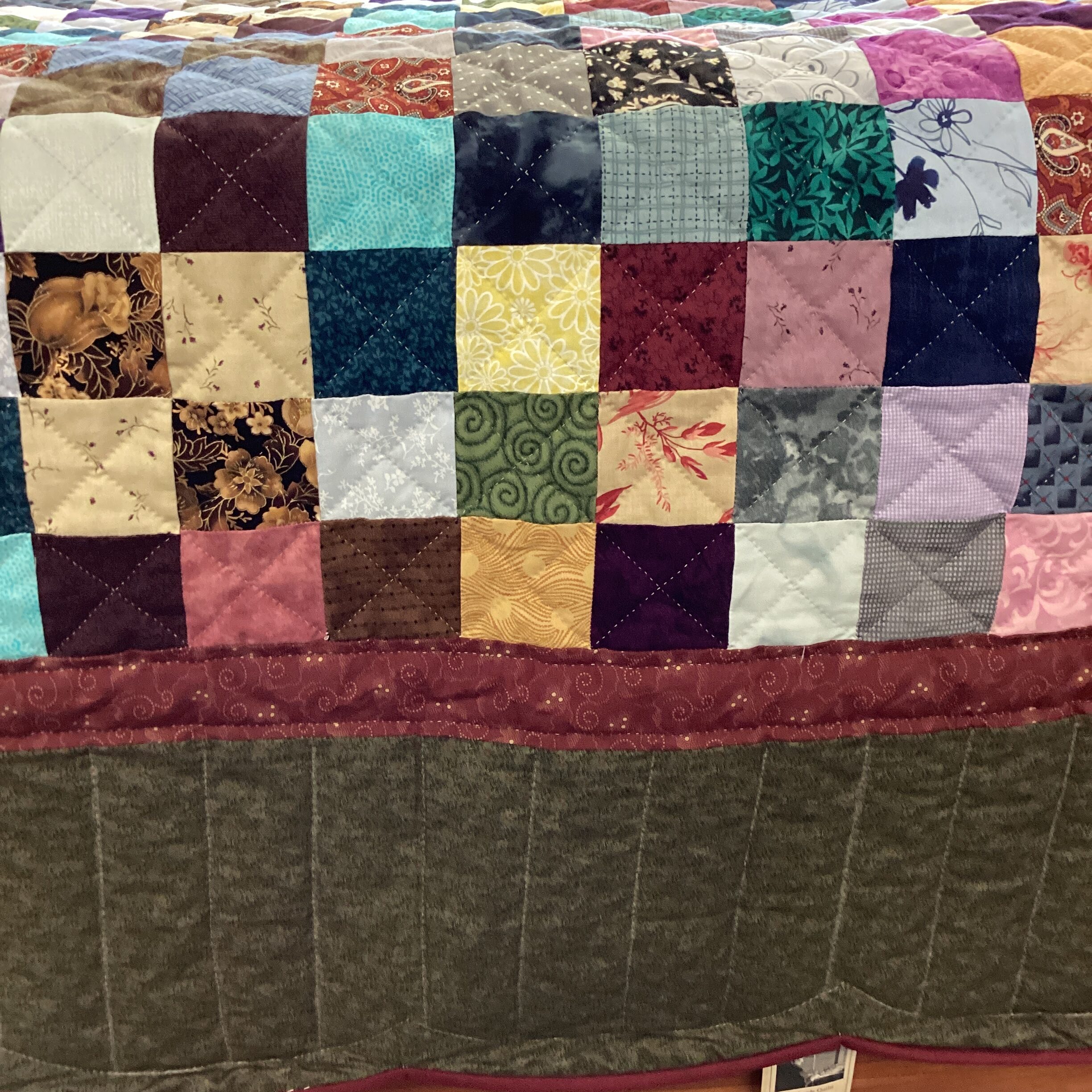 Granny Scrap Patterned Quilt in Queen Size - Image 4