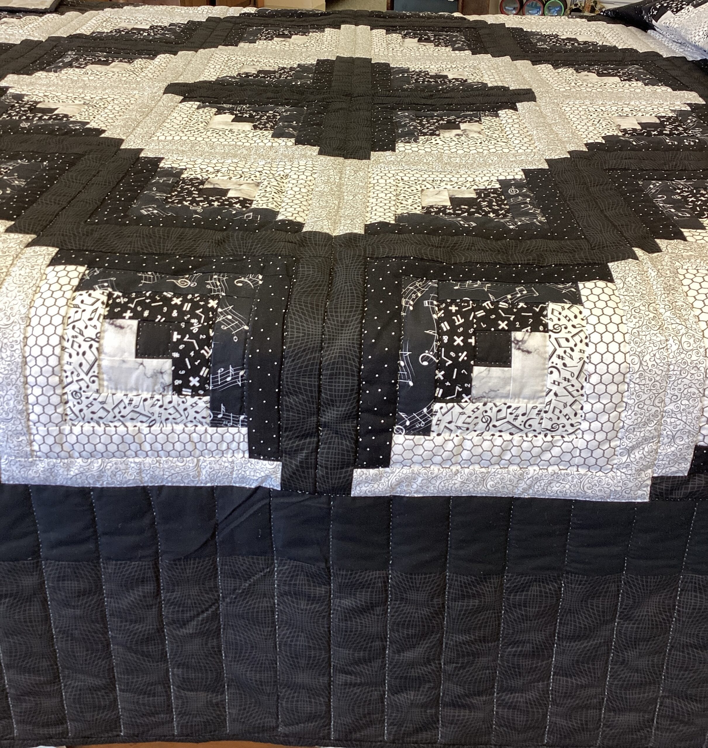 Queen Size Black and White Log Cabin Quilt - Image 3