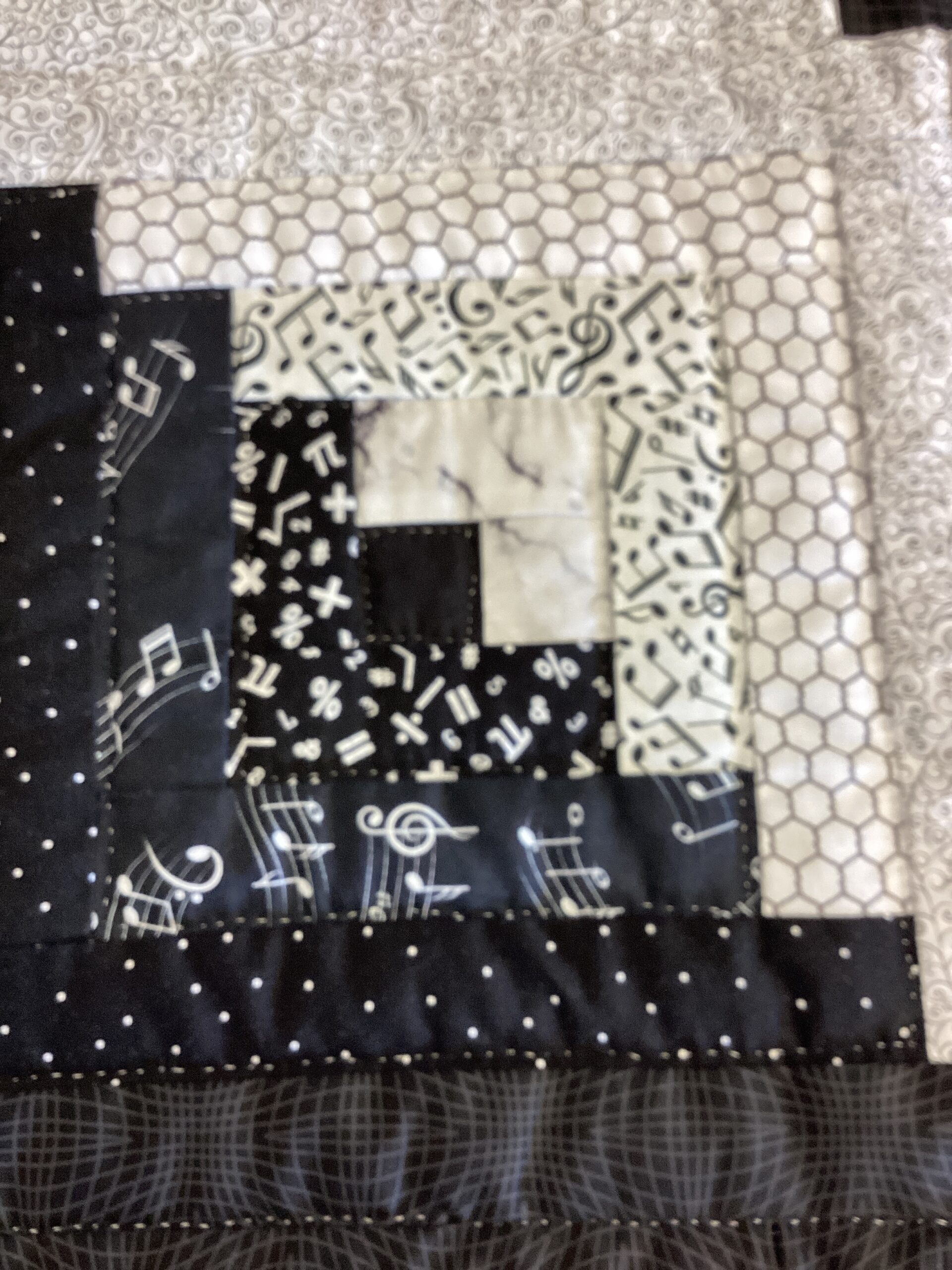 Queen Size Black and White Log Cabin Quilt - Image 4
