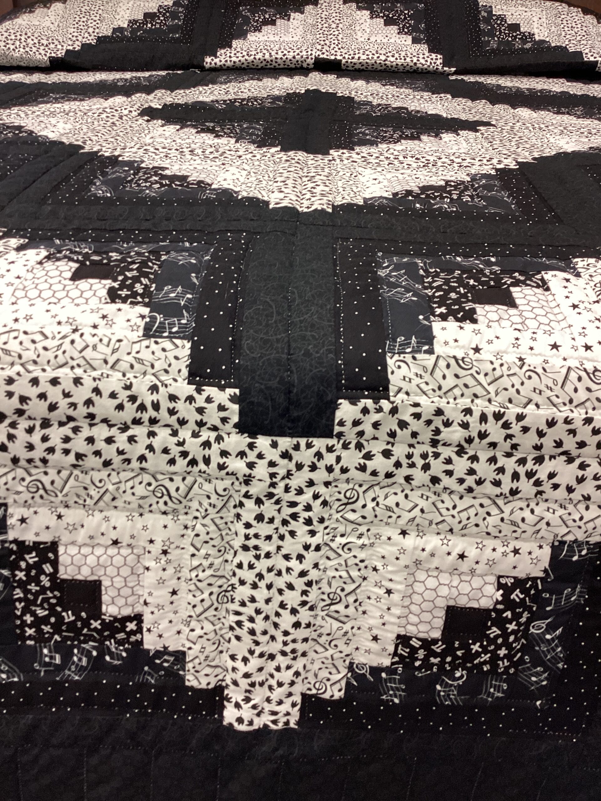 Music Lover Log Cabin Quilt in Black and White - Image 3