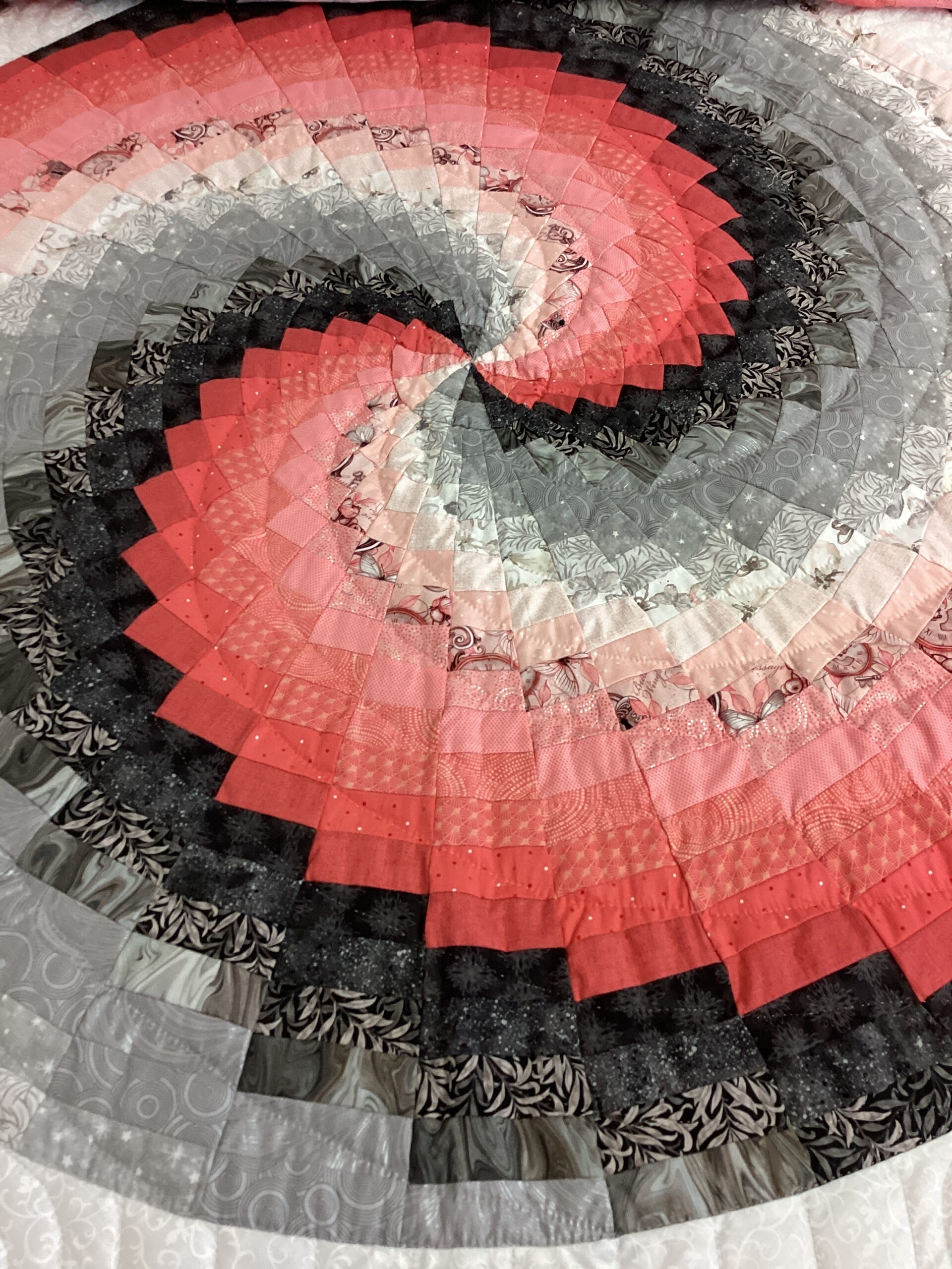 Amish Hand Quilted Spinning Trip in Queen Size - Image 6