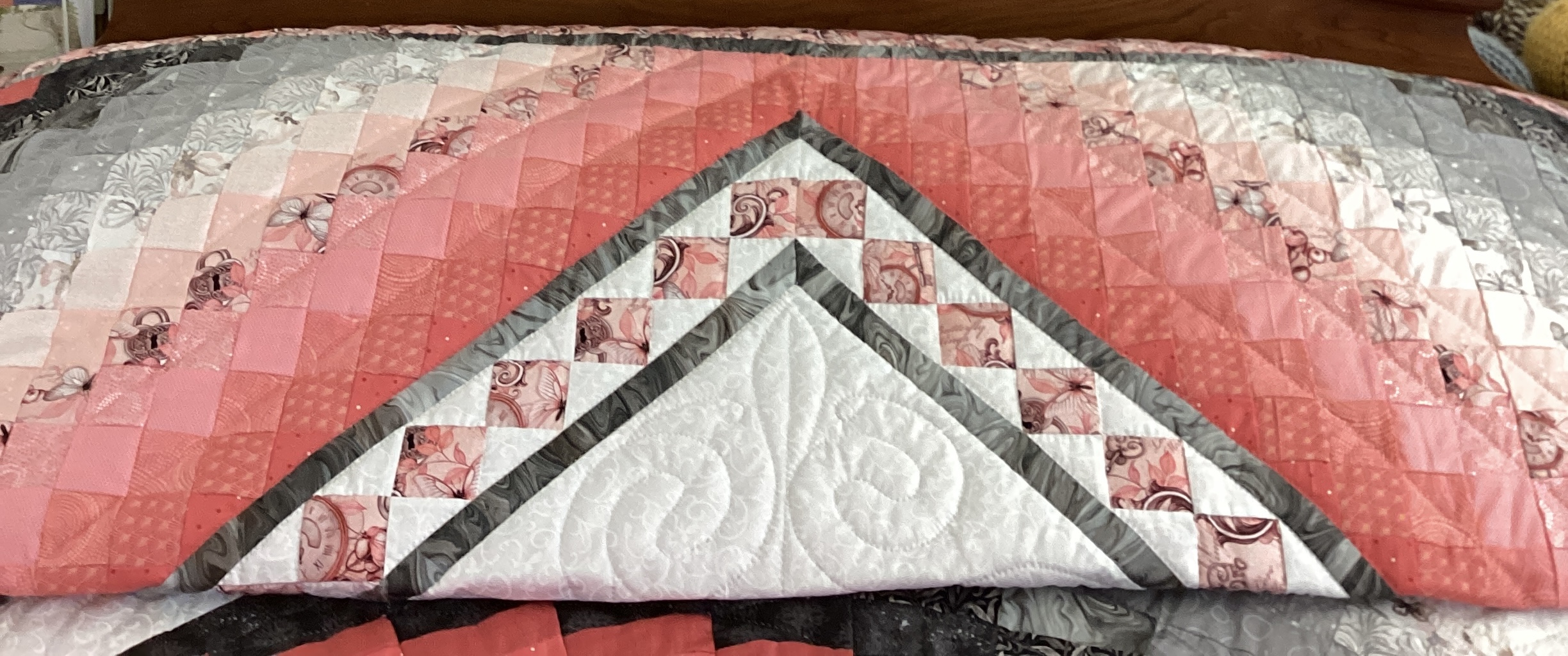 Amish Hand Quilted Spinning Trip in Queen Size - Image 2