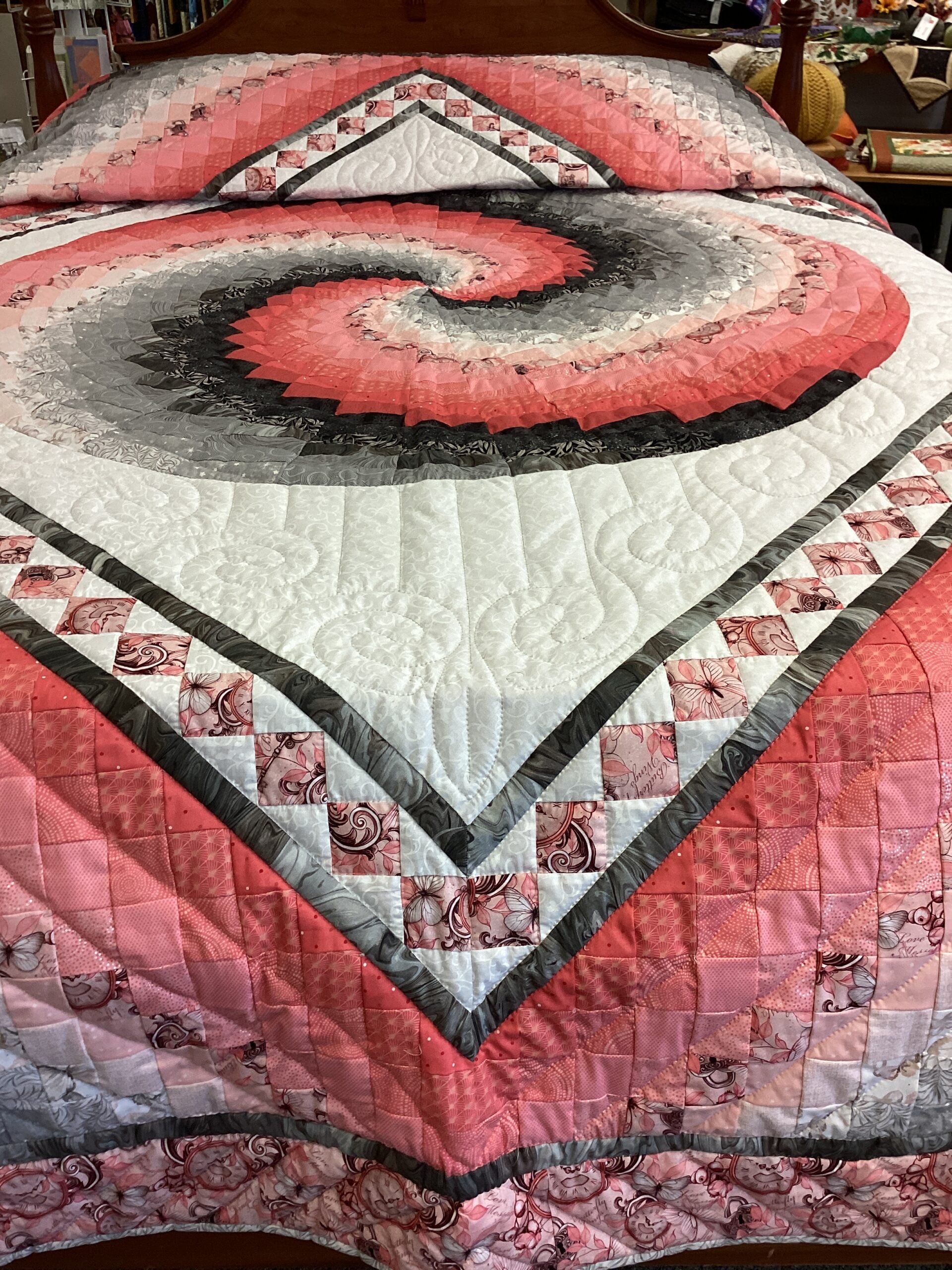 Amish Hand Quilted Spinning Trip in Queen Size - Image 5