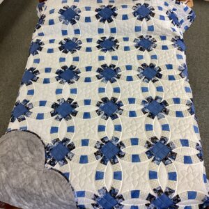 Lancaster County Amish quilt with floral wedding ring pattern and scalloped edges