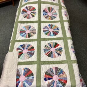 Handmade Lancaster County vintage Dresden Plate quilt with authentic 1940s fabrics and hand quilting in Twin throw size