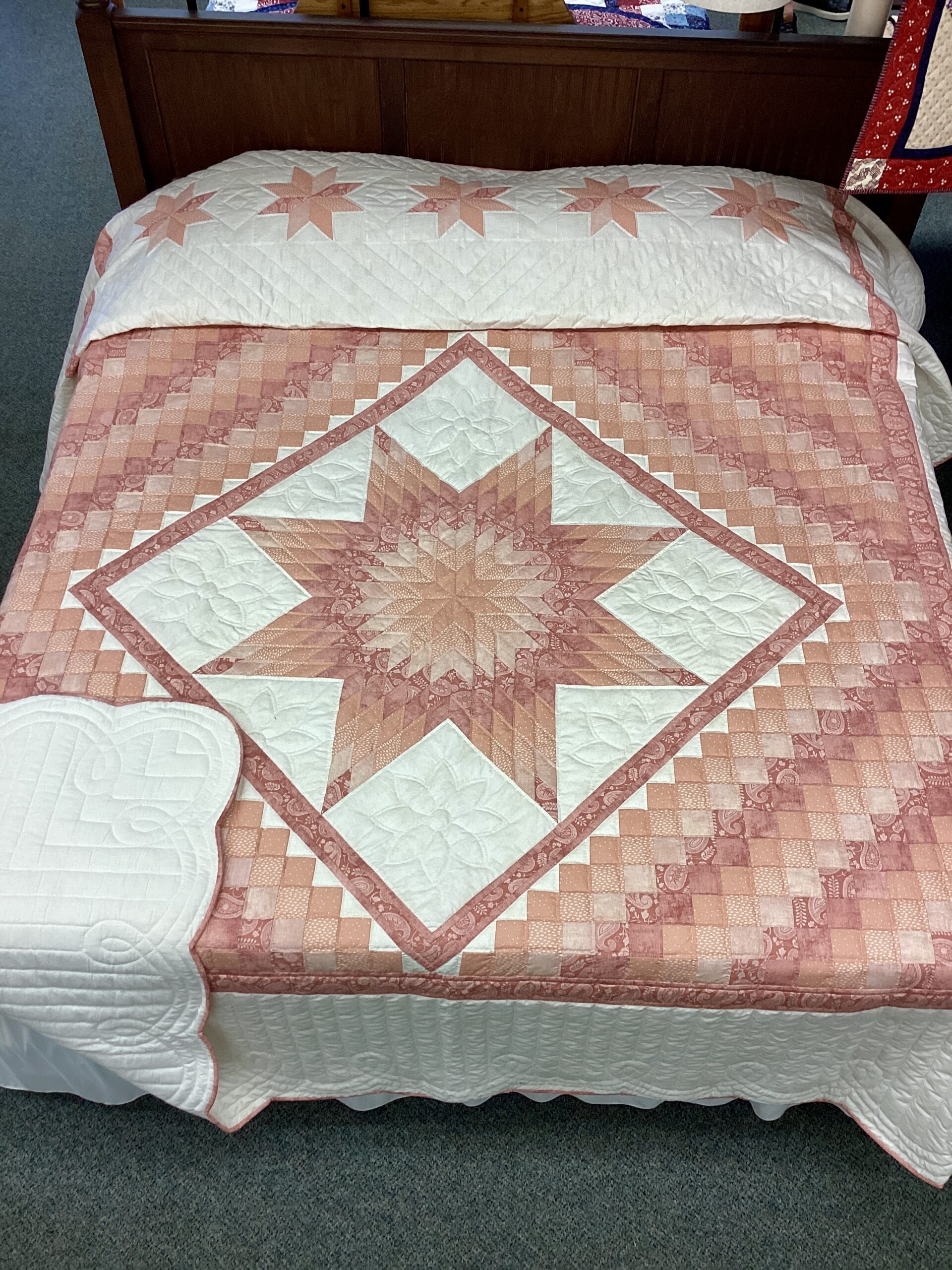 Handmade Lancaster County Mennonite Star N Common quilt with blush peach center star, cream background and scalloped border