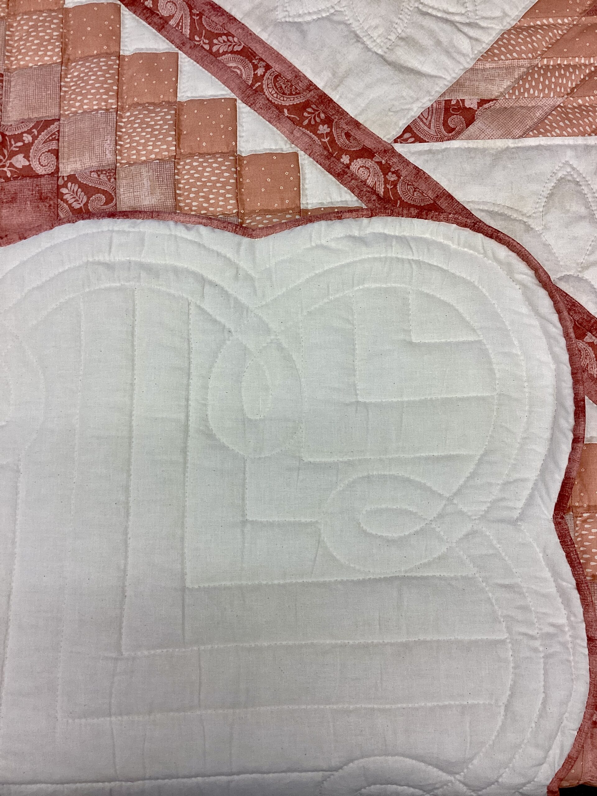 Scalloped border with hand quilting and peach binding on handmade Mennonite Star N Common quilt